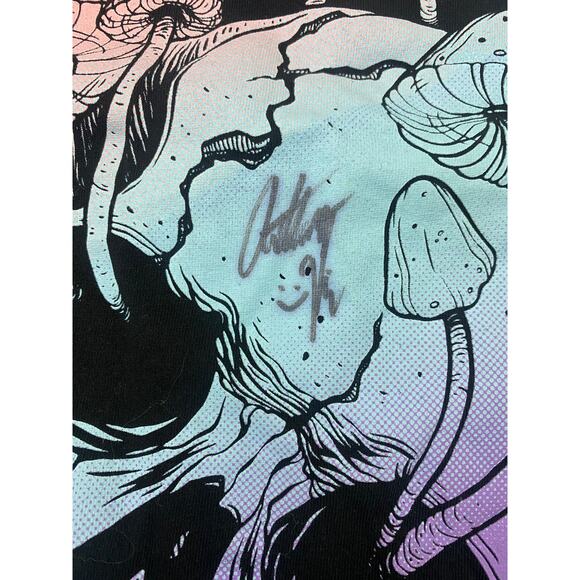 Gildan Amythyst Kiah signed autographed shroom skull graphic t-shirt, L - Picture 3 of 5